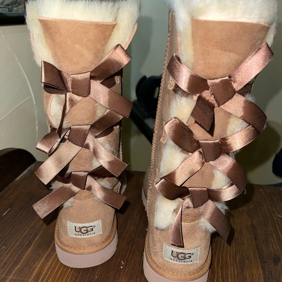 Chestnut UGGS - Picture 4 of 5